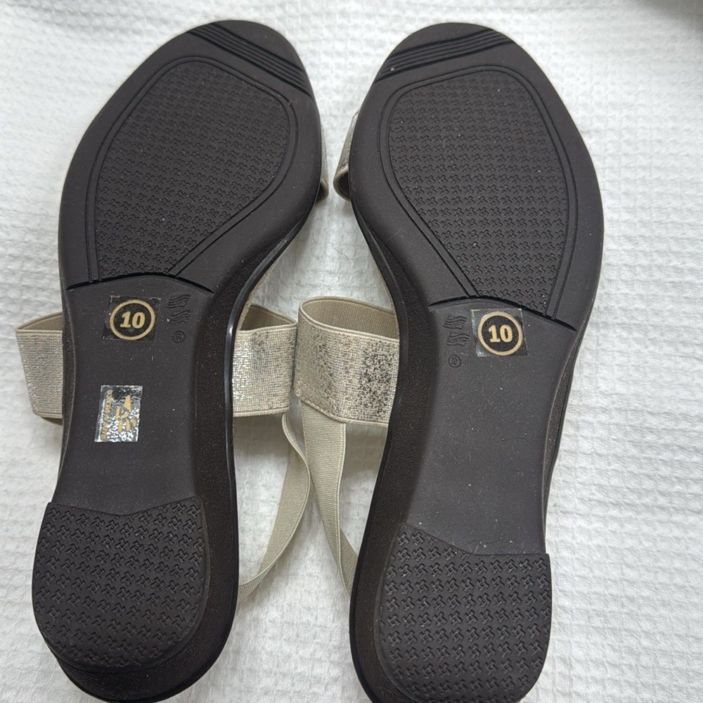 BNIB Charleston Shoe Company size 10 Hampton Sandals in Pearl - Picture 3 of 10
